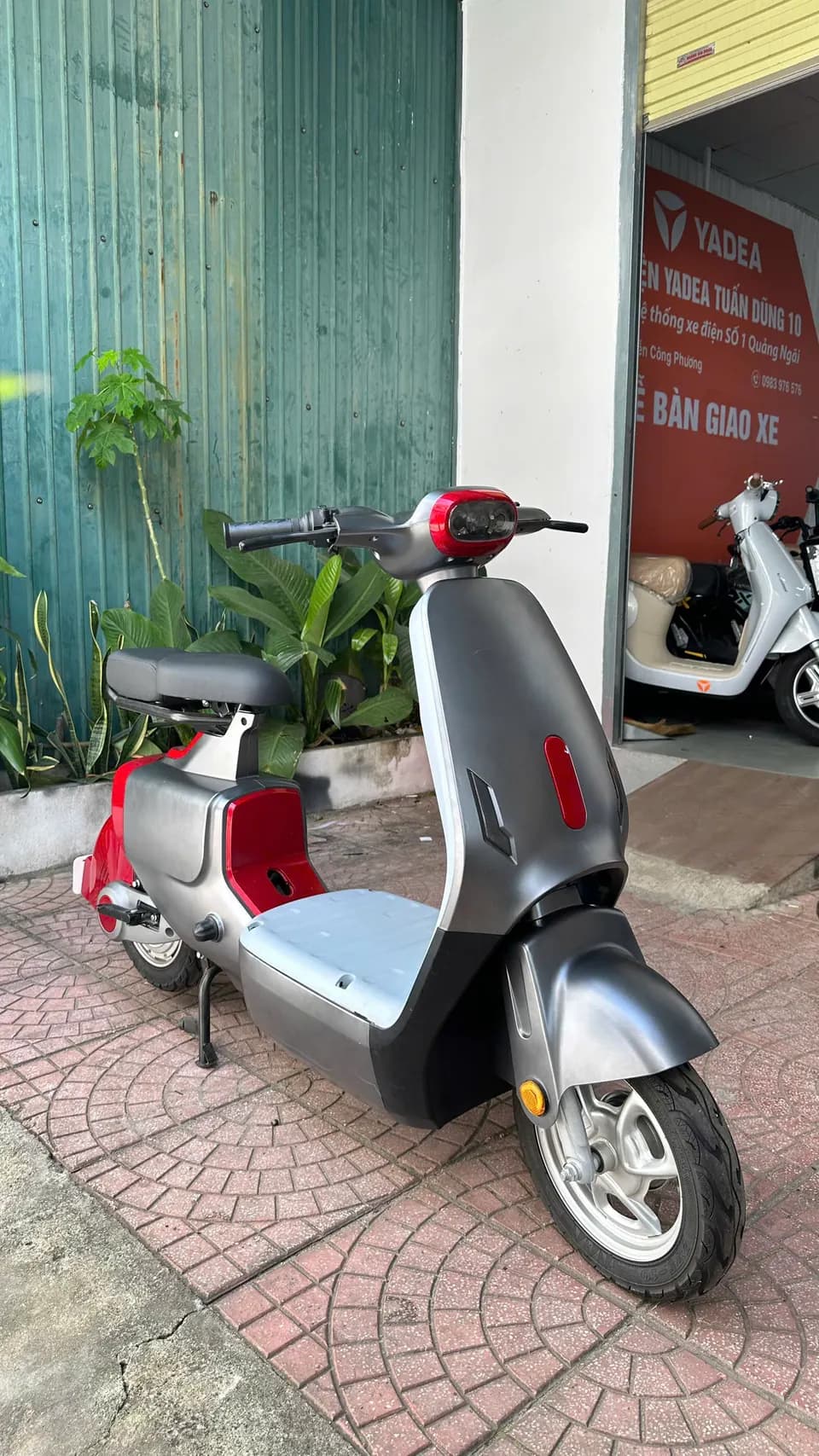 Xe điện V1 – Xám