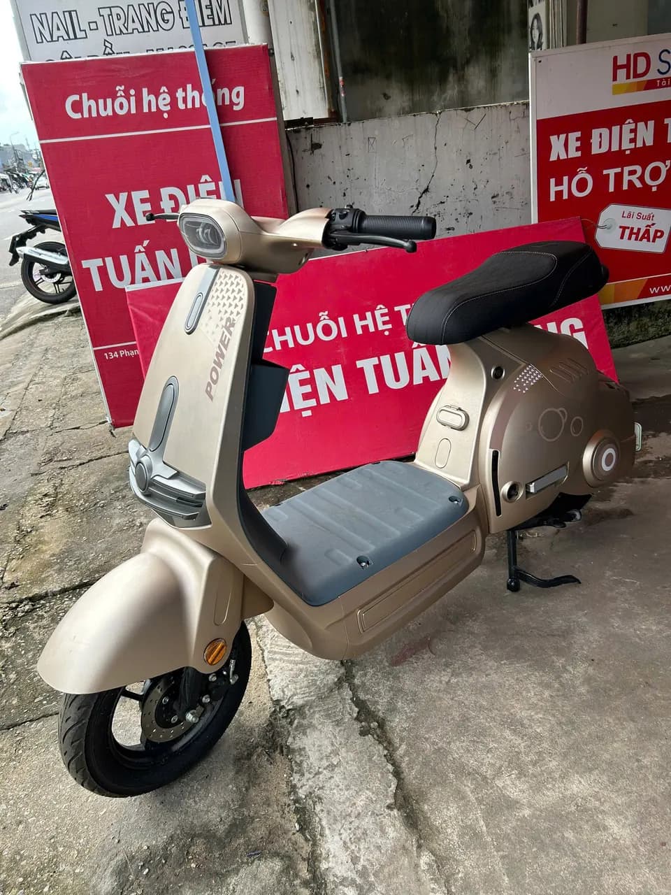 Xe điện V2 Plus – Vàng cát – ảnh 1