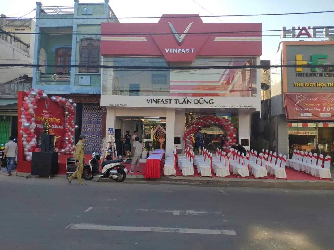 Mặt tiền showroom VinFast Tuấn Dũng ngày khai trương 22/6/2019