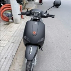 Khách hàng nhận xe tại Xe Điện Tuấn Dũng